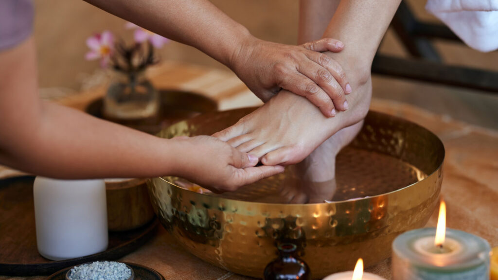 Entspannende Fußmassage als Teil der exklusiven Luxus-Fußpflege in Wolfsburg.