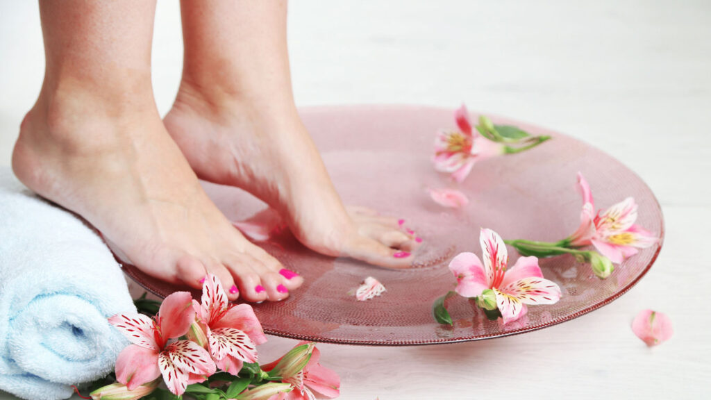 Das ultimative Pediküre-Treatment mit Luxus-Pflege und perfekt glänzendem Shellac-Finish.